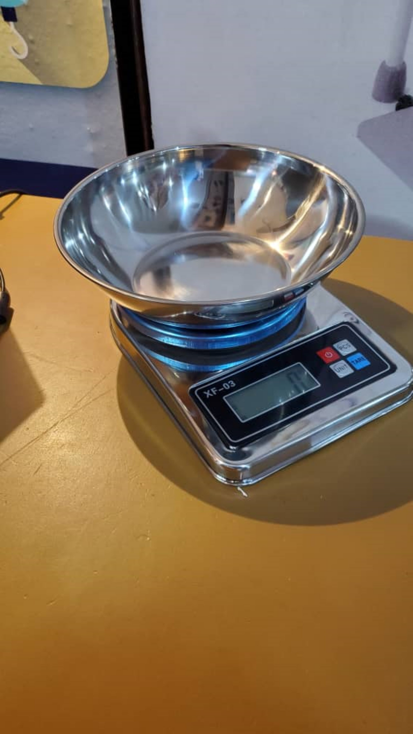 What is the cost of Stainless Kitchen Weighing Scale XFO3 in Kampala