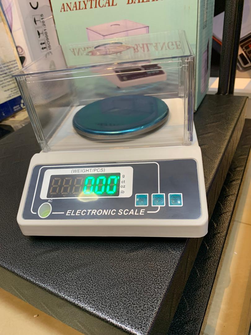 Precision electronic balance weighing scale store in Kampala Uganda