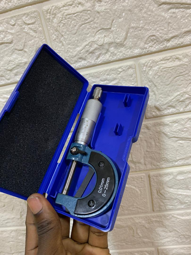 How much is Small screw gadge in Kampala