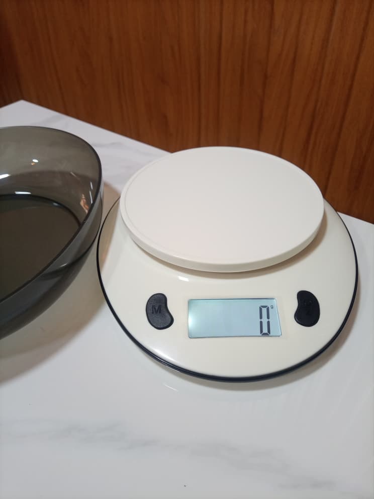 How much are Kitchen Scale SH-125 brown and white box in Uganda