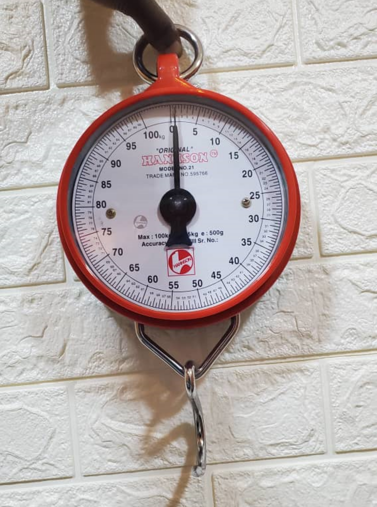 How much are Hanson hanging weighing scale in Kampala