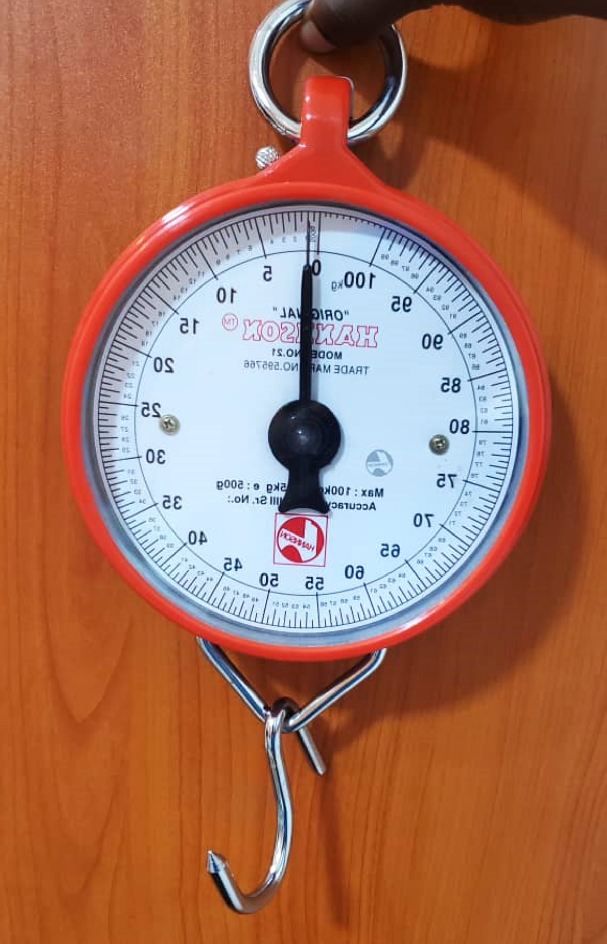 What is the cost of Hanson hanging weighing scale in Kampala