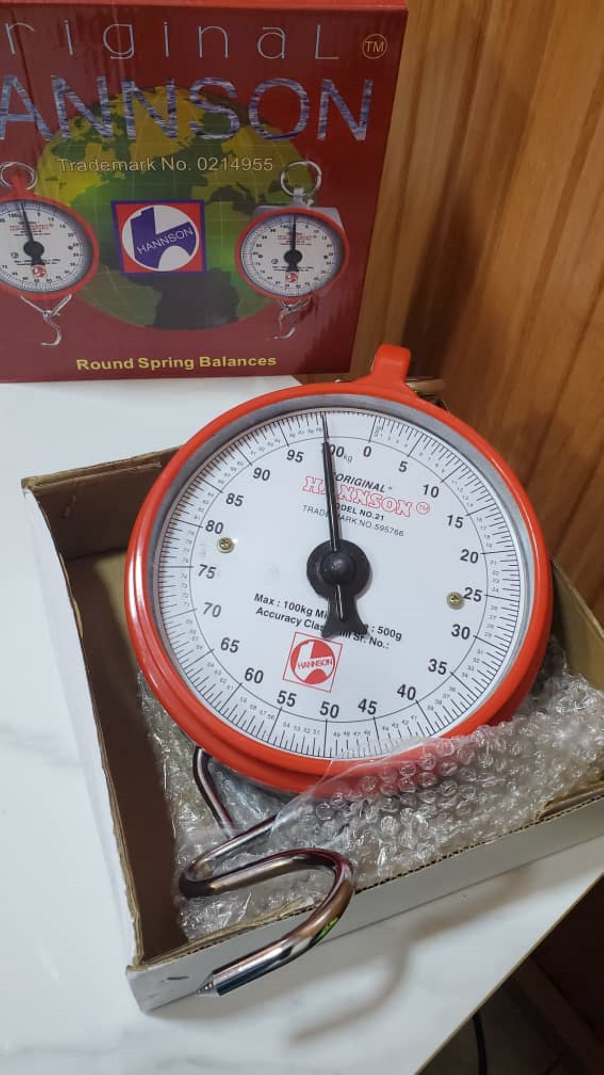 Where to buy Hanson hanging weighing scale near me in Kampala