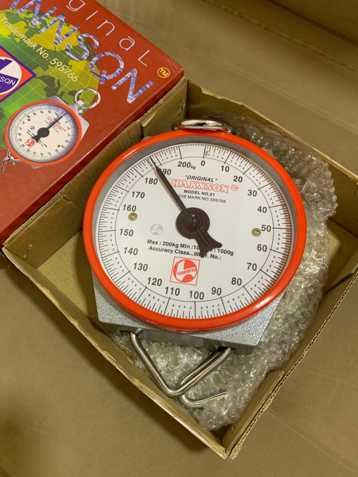 What is the price of Hanson hanging weighing scale in Kampala