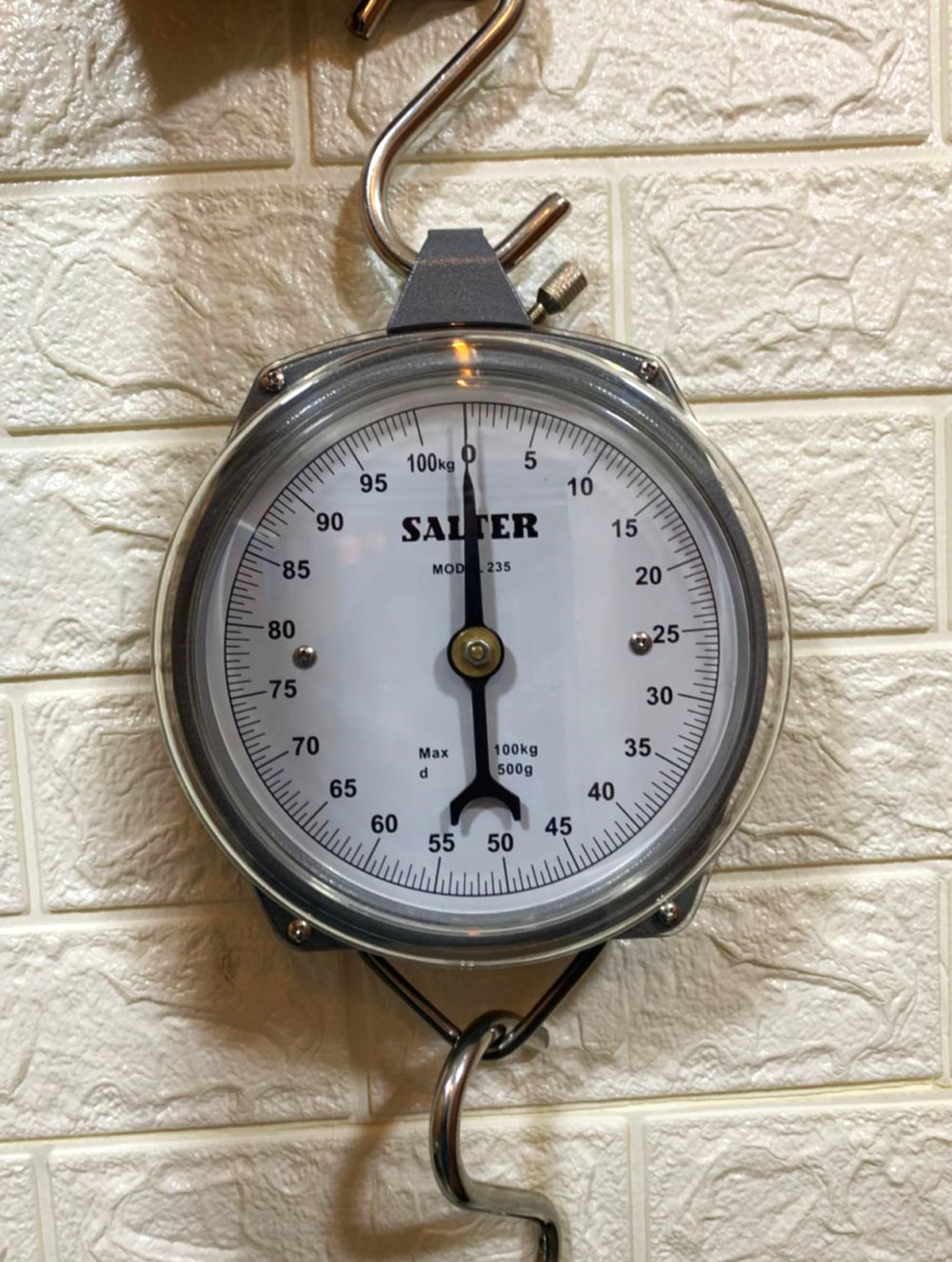 What is the cost of Salter light duty Weighing Scale in Uganda