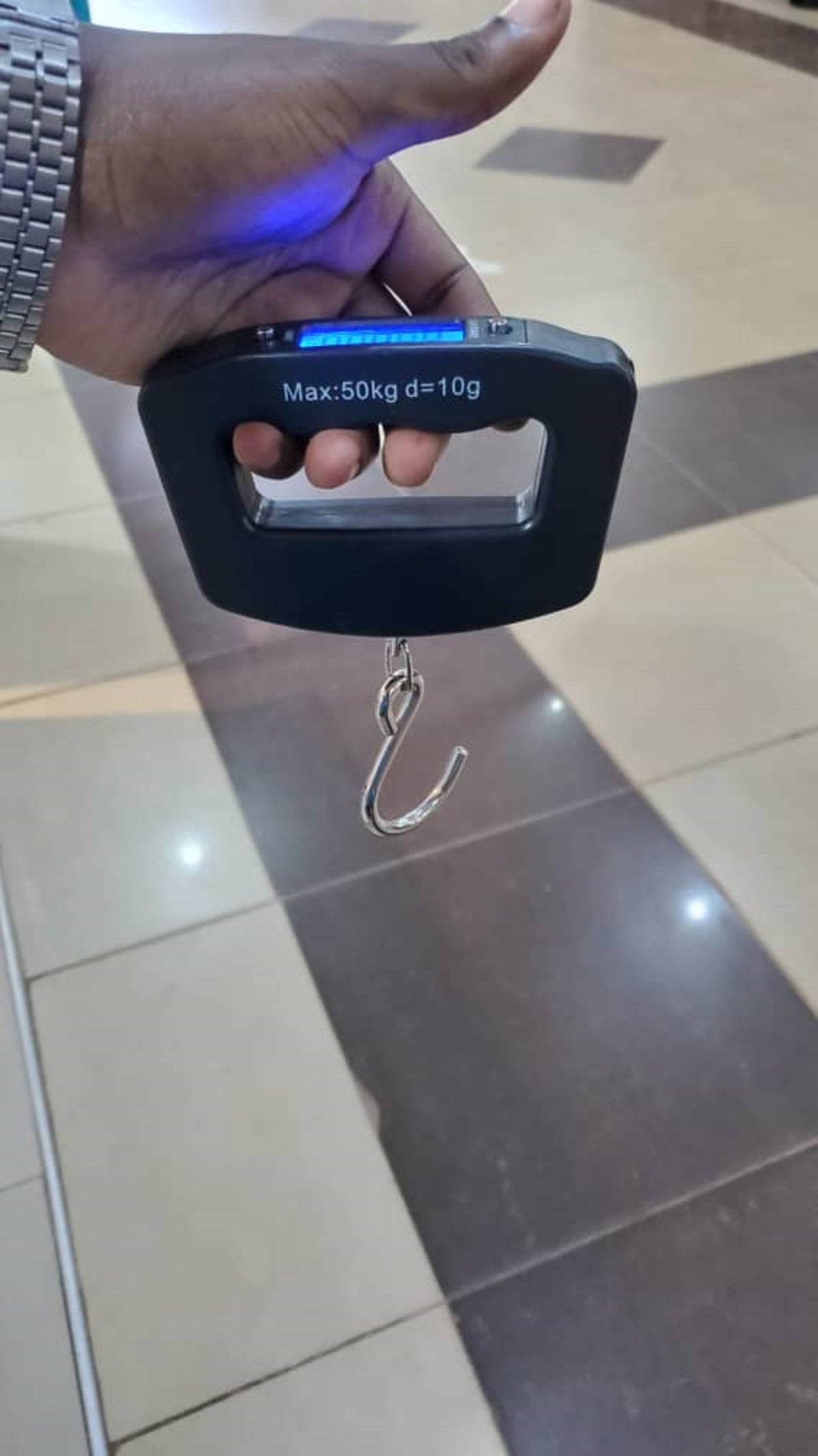 What is the cost of Electronic Luggage Weighing Scale Grey and Blue Box in Uganda