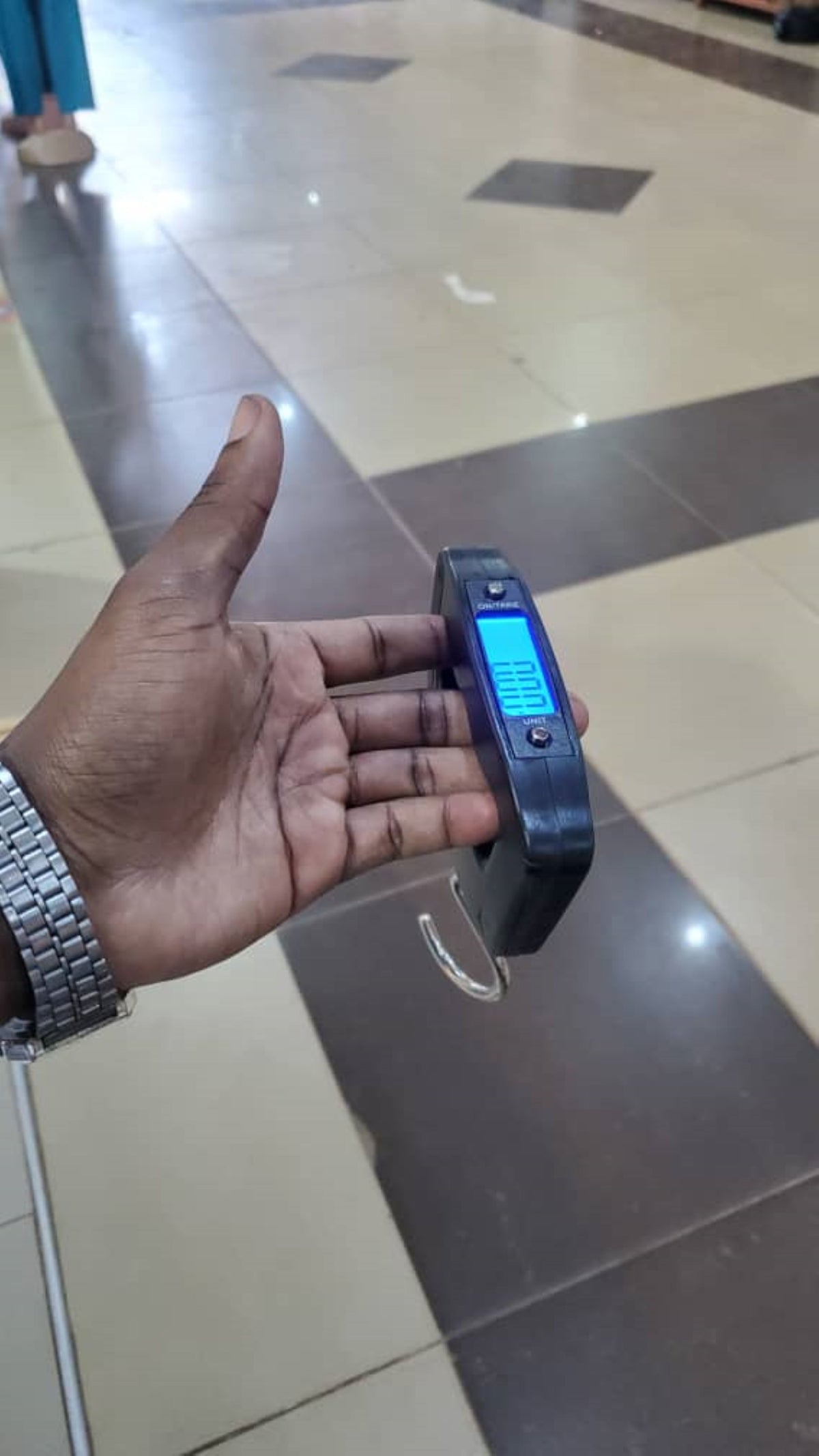 Cost of Electronic Luggage Weighing Scale Grey and Blue Box in Kampala Uganda