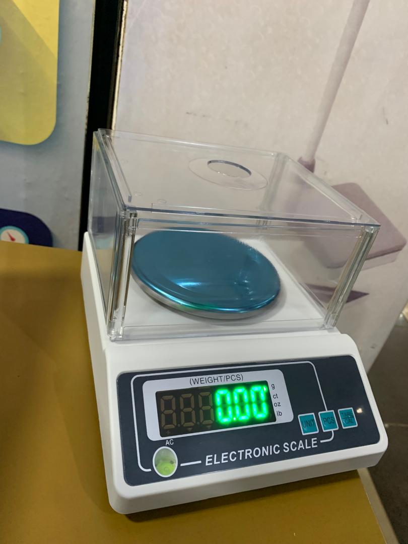 Supplier of Precision electronic balance weighing scale in Uganda
