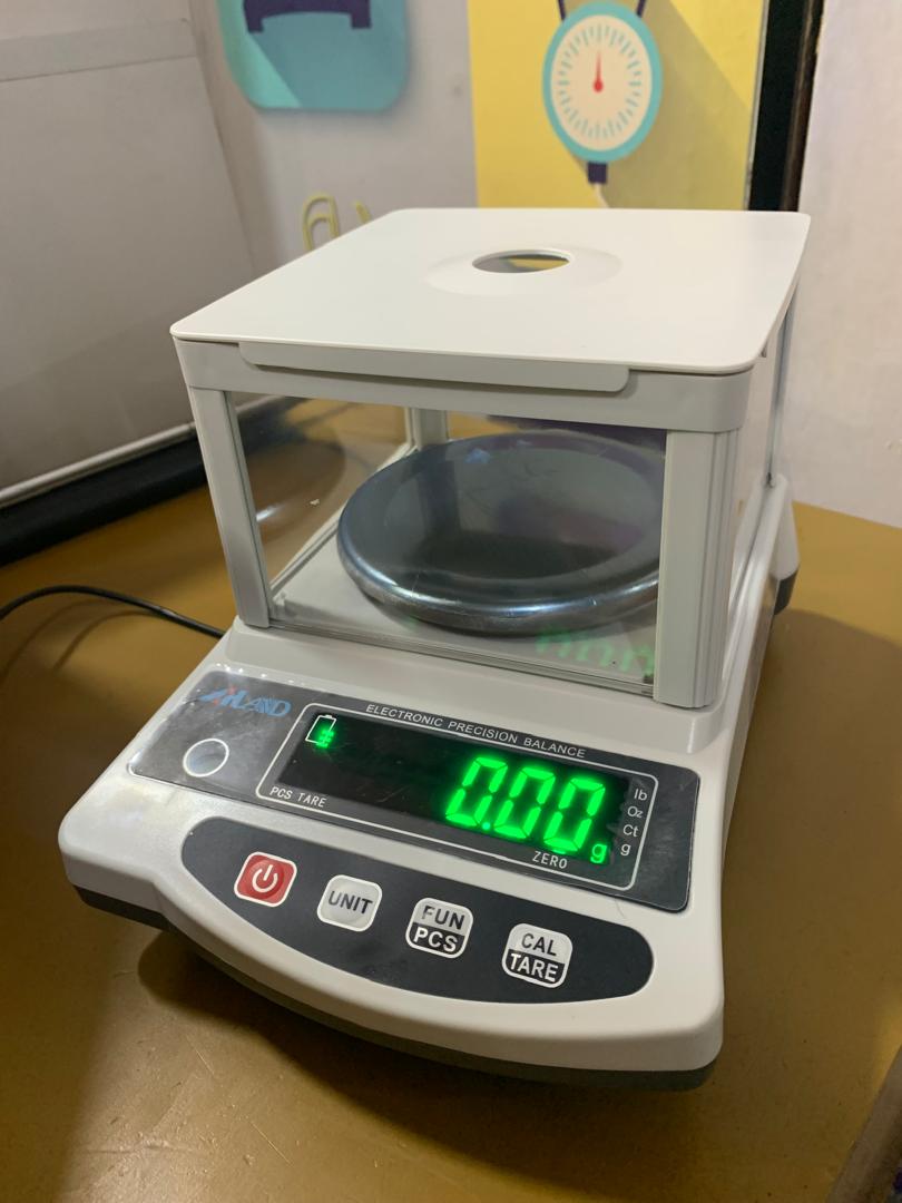 Supplier of Precision electronic balance weighing scale in Kampala