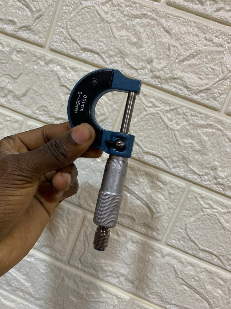 Price of Small screw gadge in Kampala